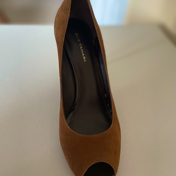 Suede peep toe pumps. Elie Tahari - Picture 3 of 4